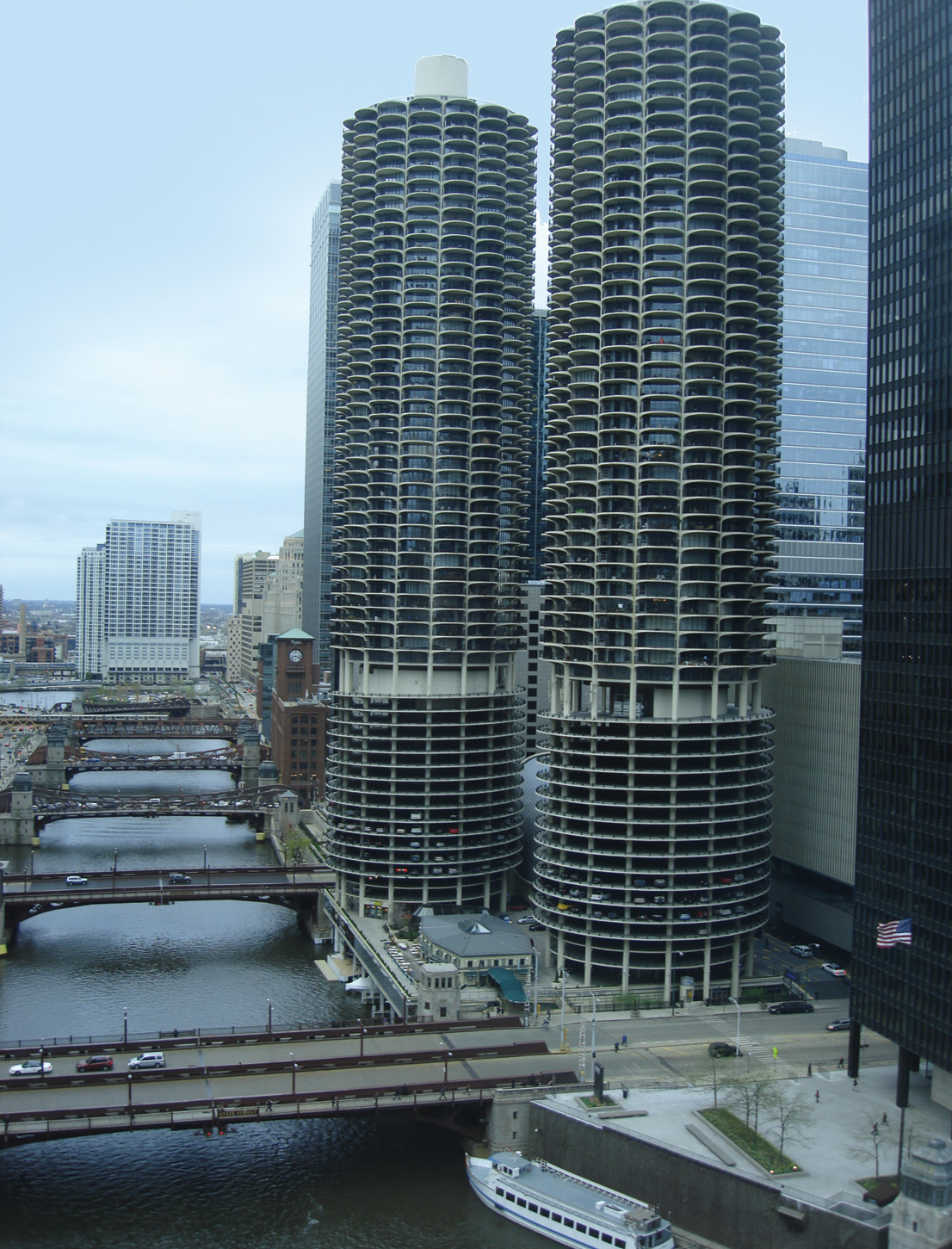 Здания «Марина-Сити» уже более полувека продолжают оставаться самыми красивыми высотками в Чикаго
